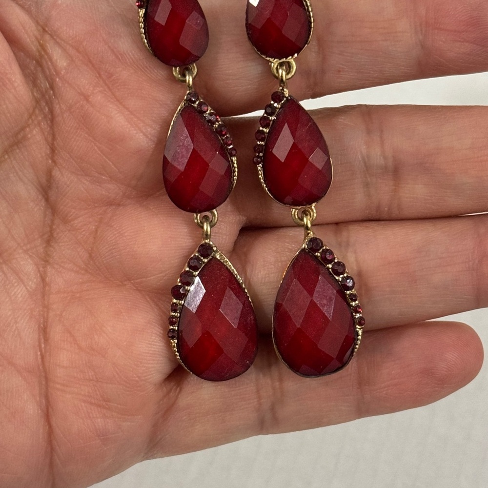 ✨ Red Teardrop Statement Earrings ✨ - Picture 3 of 4